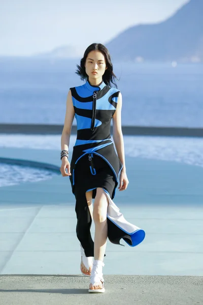 Look 10